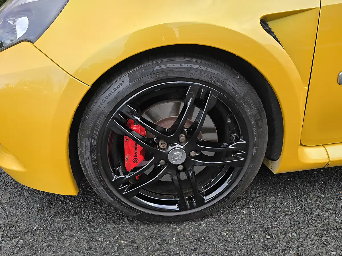 Used 2012 Renault Clio Renaultsport Yellow - Interior and Exterior details 17