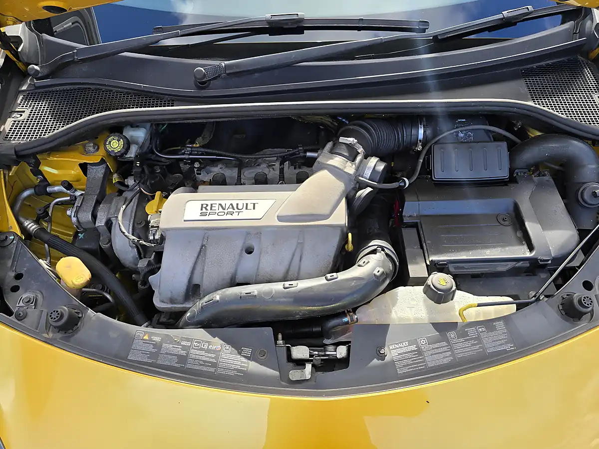 Used 2012 Renault Clio Renaultsport Yellow - Interior and Exterior details 18