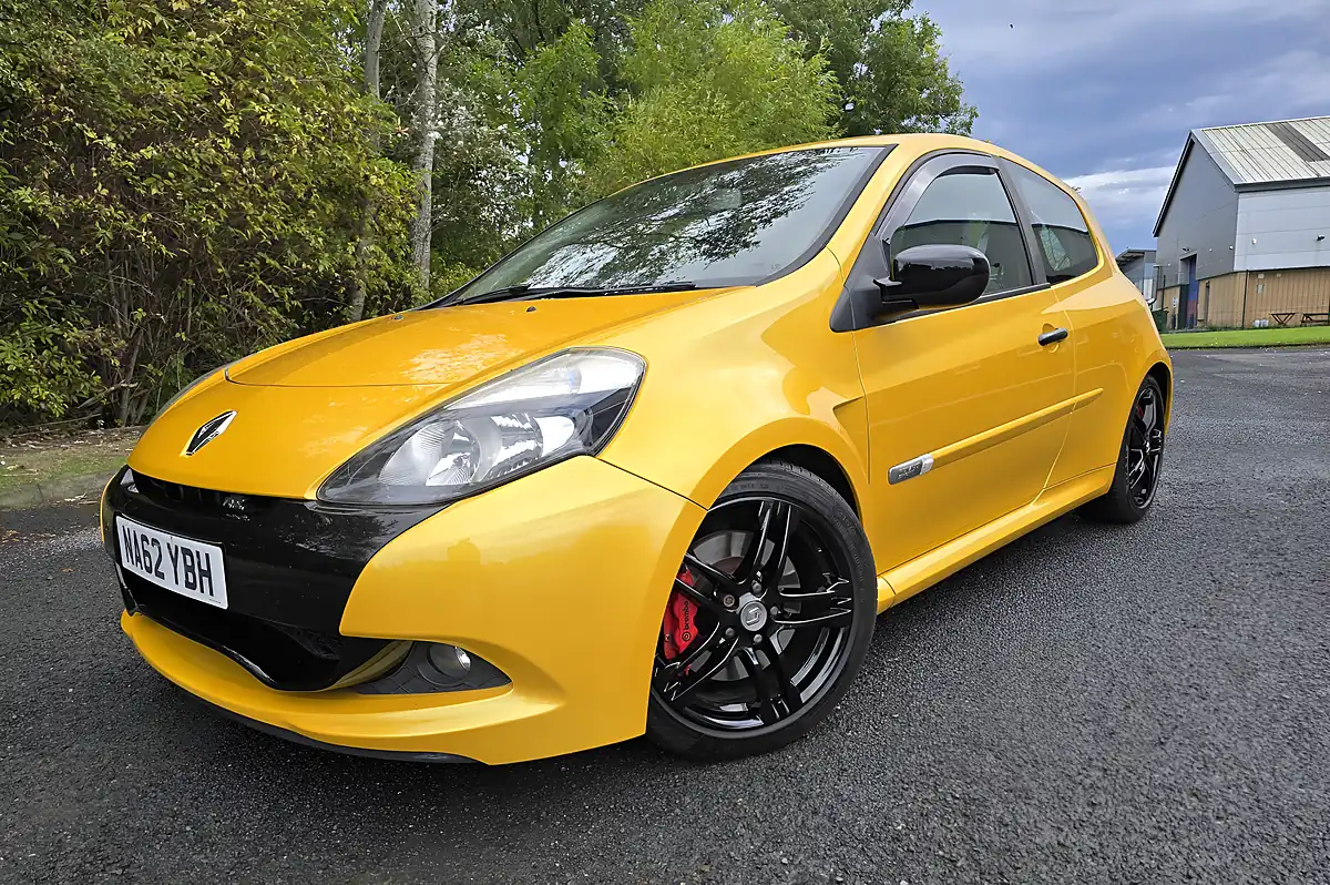 Used 2012 Renault Clio Renaultsport Yellow - Interior and Exterior details 2