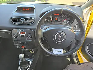 Used 2012 Renault Clio Renaultsport Yellow - Interior and Exterior details 3
