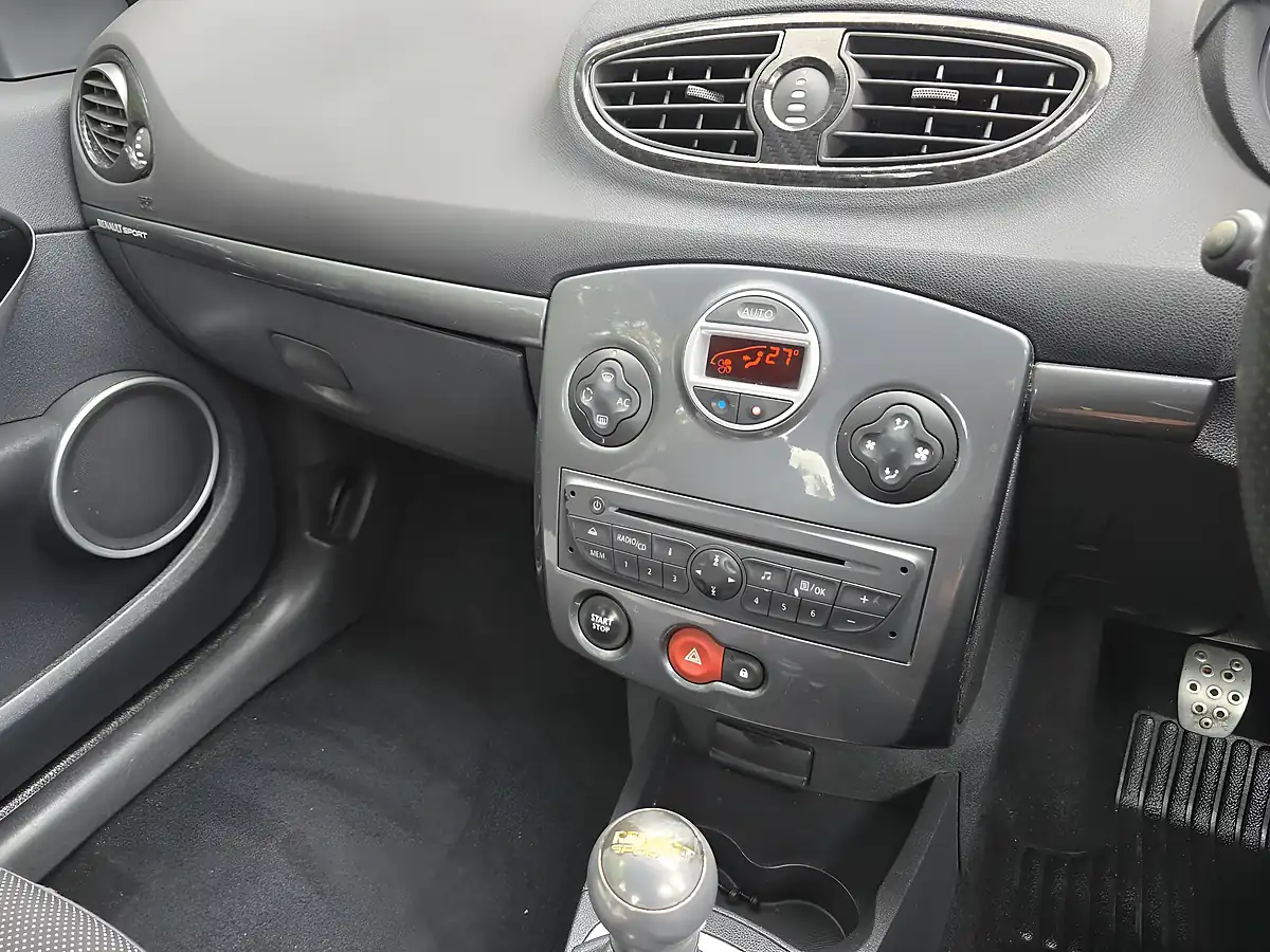 Used 2012 Renault Clio Renaultsport Yellow - Interior and Exterior details 4