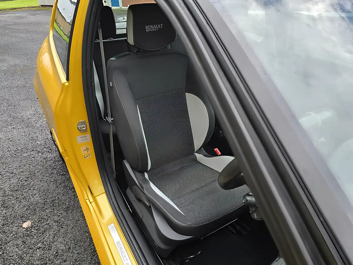 Used 2012 Renault Clio Renaultsport Yellow - Interior and Exterior details 5