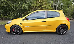 Used 2012 Renault Clio Renaultsport Yellow - Interior and Exterior details 7