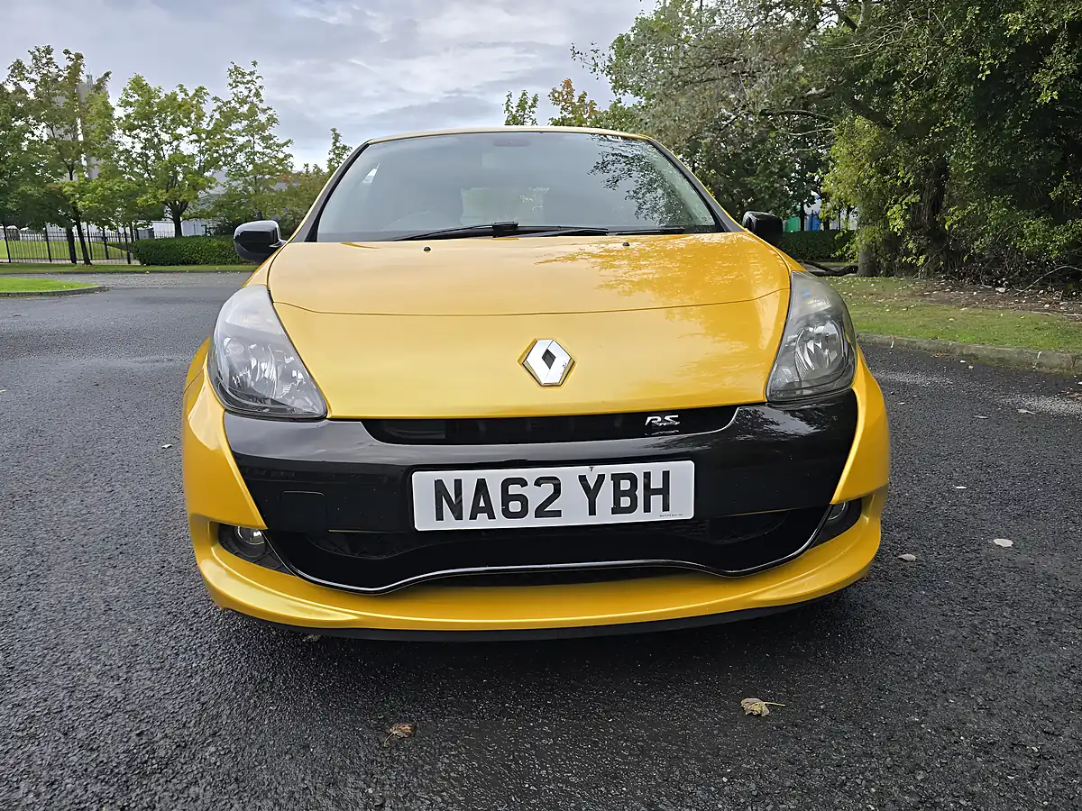 Used 2012 Renault Clio Renaultsport Yellow - Interior and Exterior details 8