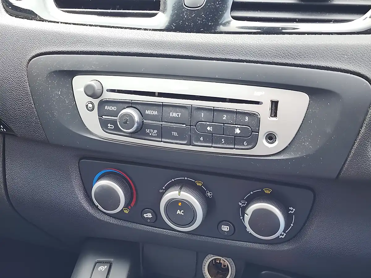 Used 2012 Renault Grand Scenic Dynamique Tomtom Black - Interior and Exterior details 12