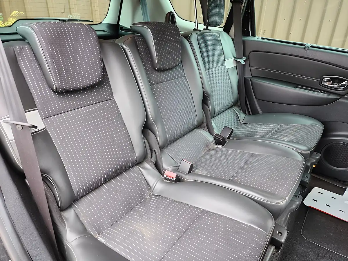 Used 2012 Renault Grand Scenic Dynamique Tomtom Black - Interior and Exterior details 16