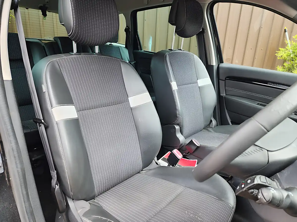 Used 2012 Renault Grand Scenic Dynamique Tomtom Black - Interior and Exterior details 6