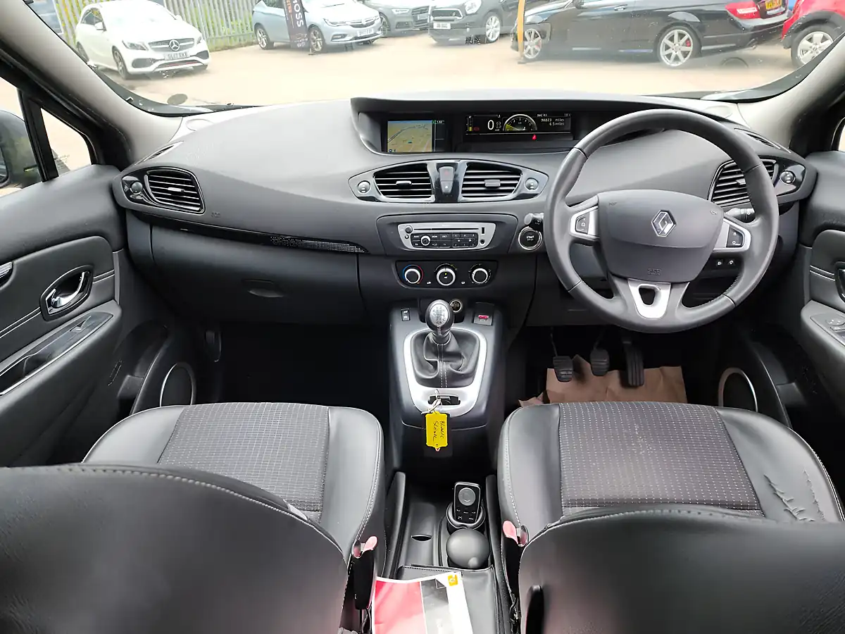 Used 2012 Renault Grand Scenic Dynamique Tomtom Black - Interior and Exterior details 7