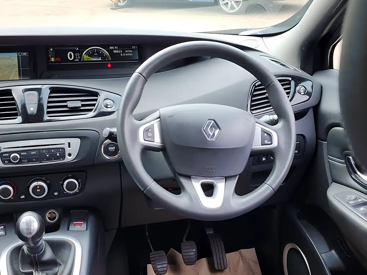 Used 2012 Renault Grand Scenic Dynamique Tomtom Black - Interior and Exterior details 8