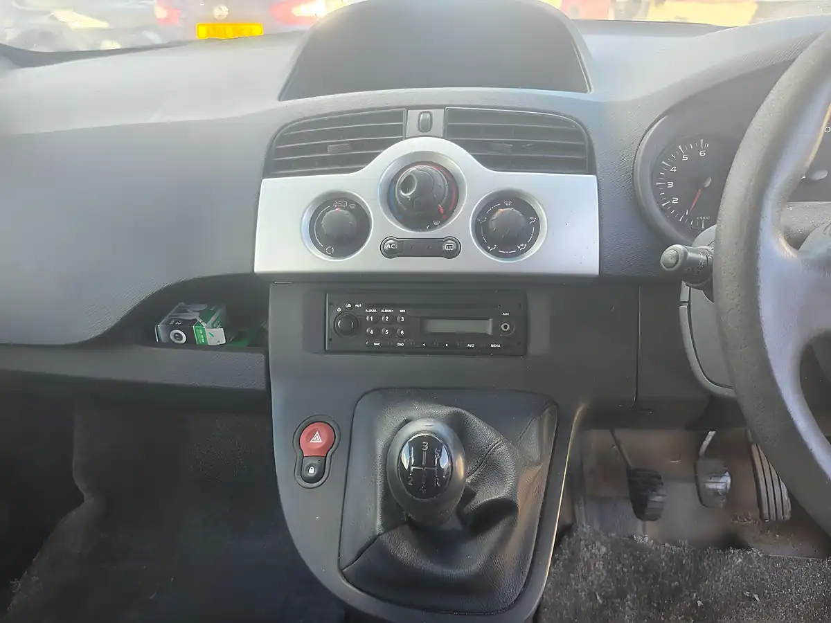 Used 2012 Renault Kangoo L2 H1 3dr White - Interior and Exterior details 11