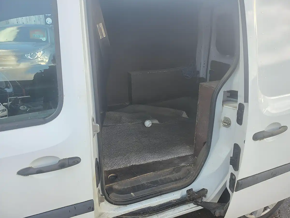 Used 2012 Renault Kangoo L2 H1 3dr White - Interior and Exterior details 14