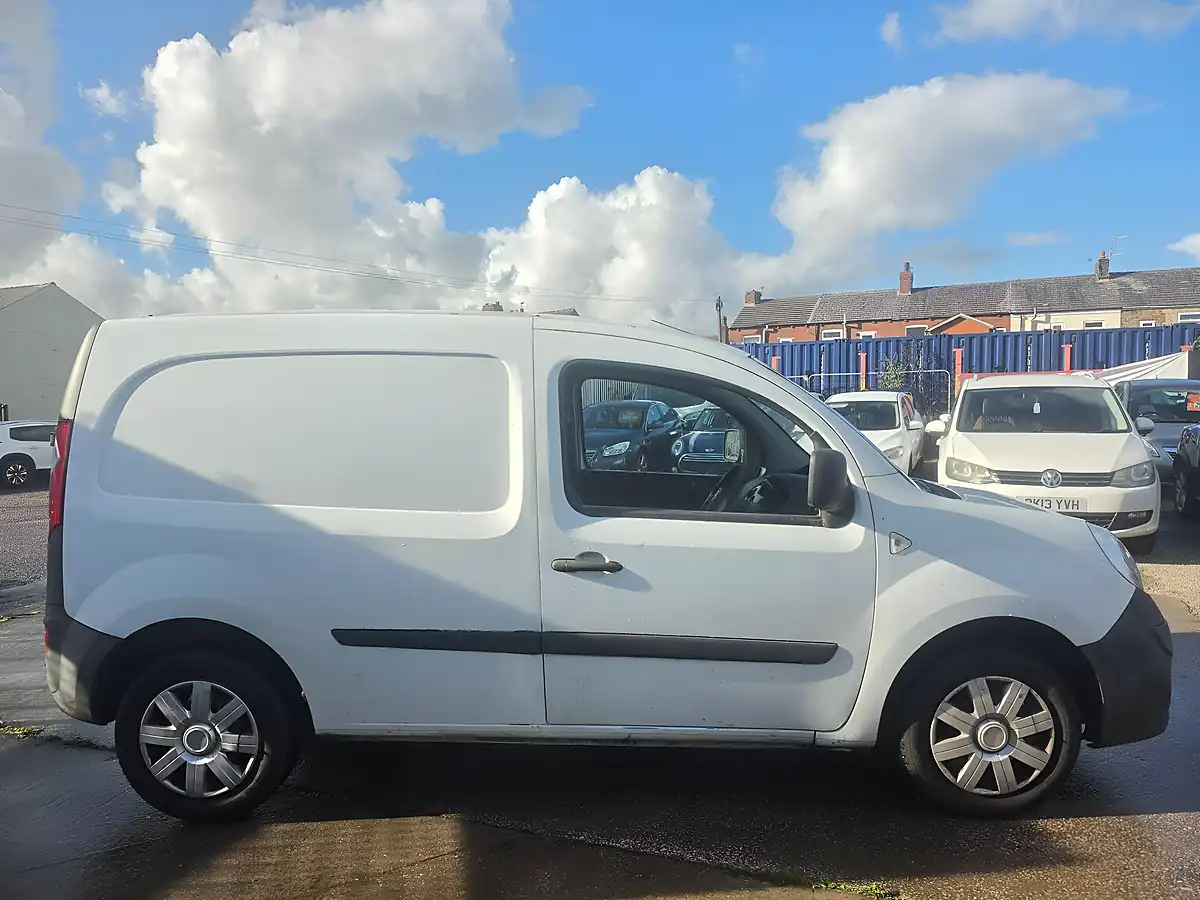 Used 2012 Renault Kangoo L2 H1 3dr White - Interior and Exterior details 8