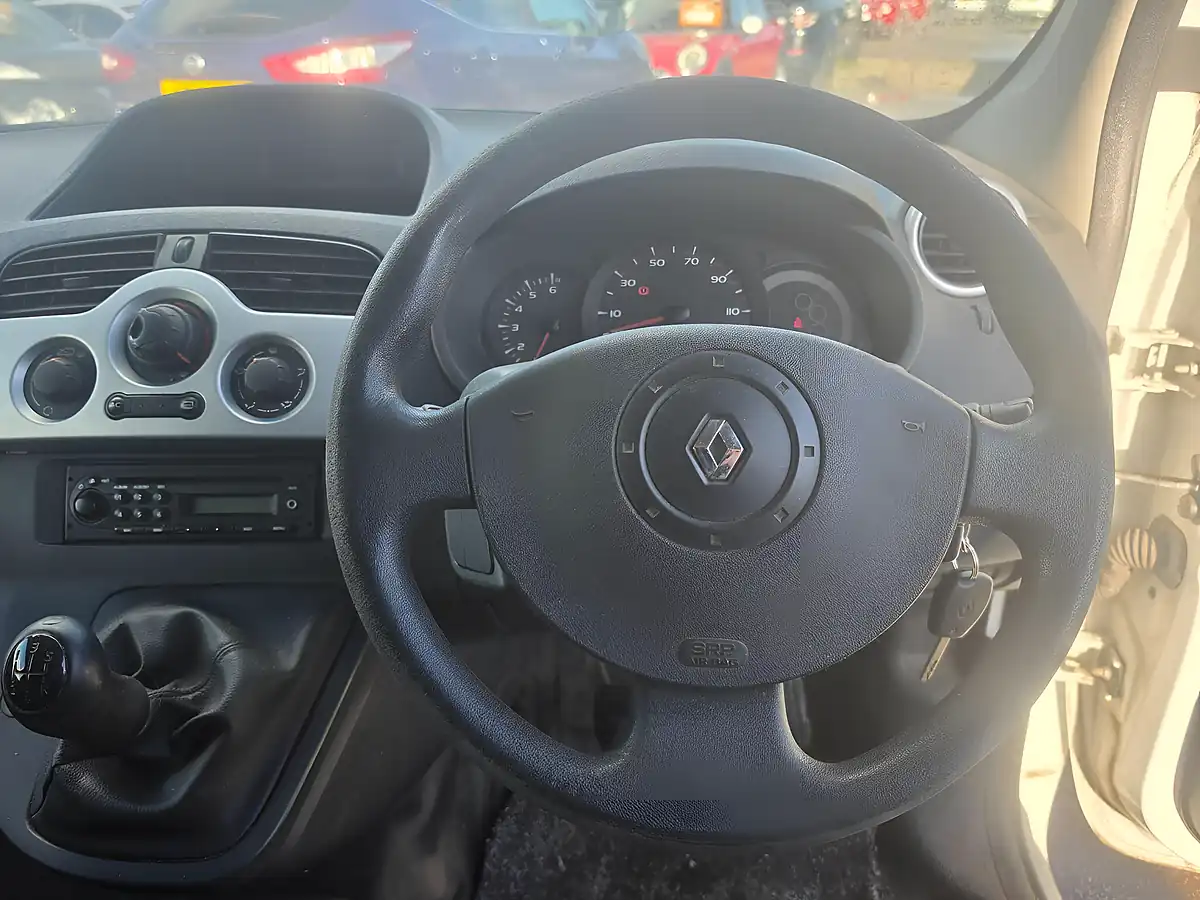 Used 2012 Renault Kangoo L2 H1 3dr White - Interior and Exterior details 9