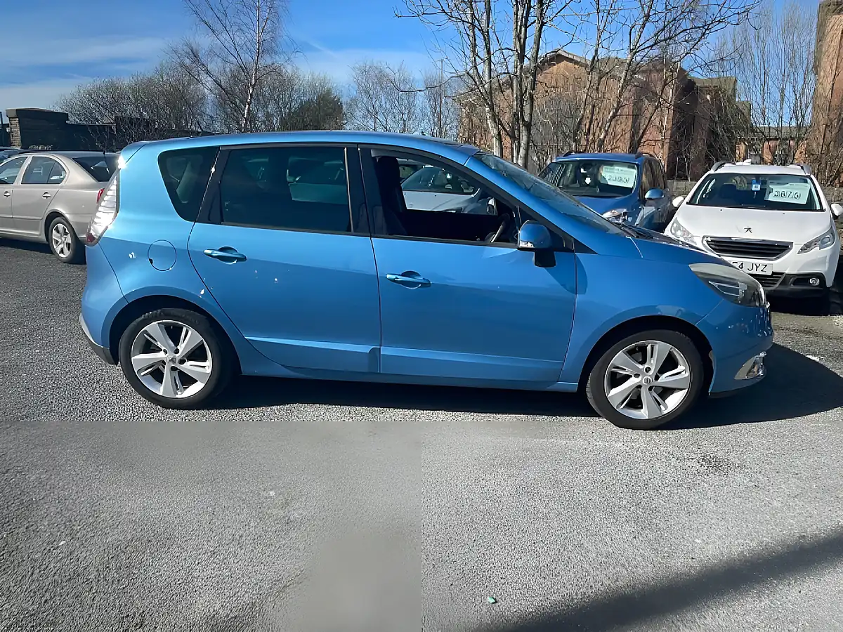 Used 2012 Renault Scenic Dynamique Tomtom Blue - Interior and Exterior details 7