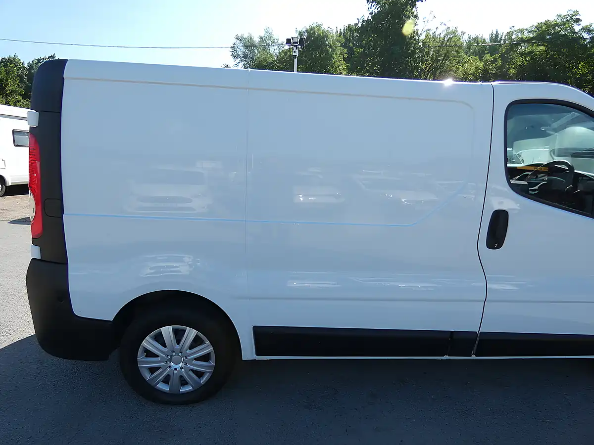Used 2012 Renault Trafic SL27 Eco L1H1 Swb White - Interior and Exterior details 14