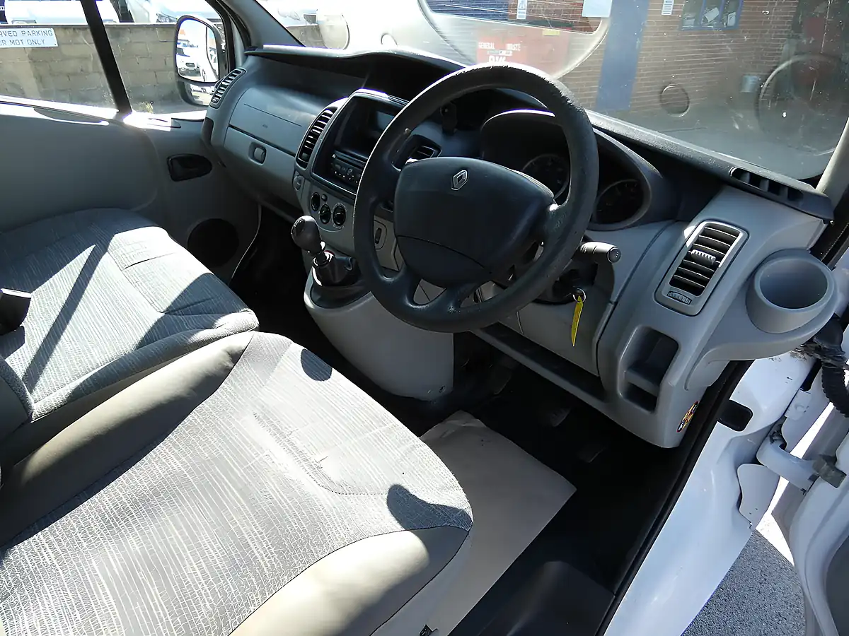 Used 2012 Renault Trafic SL27 Eco L1H1 Swb White - Interior and Exterior details 16