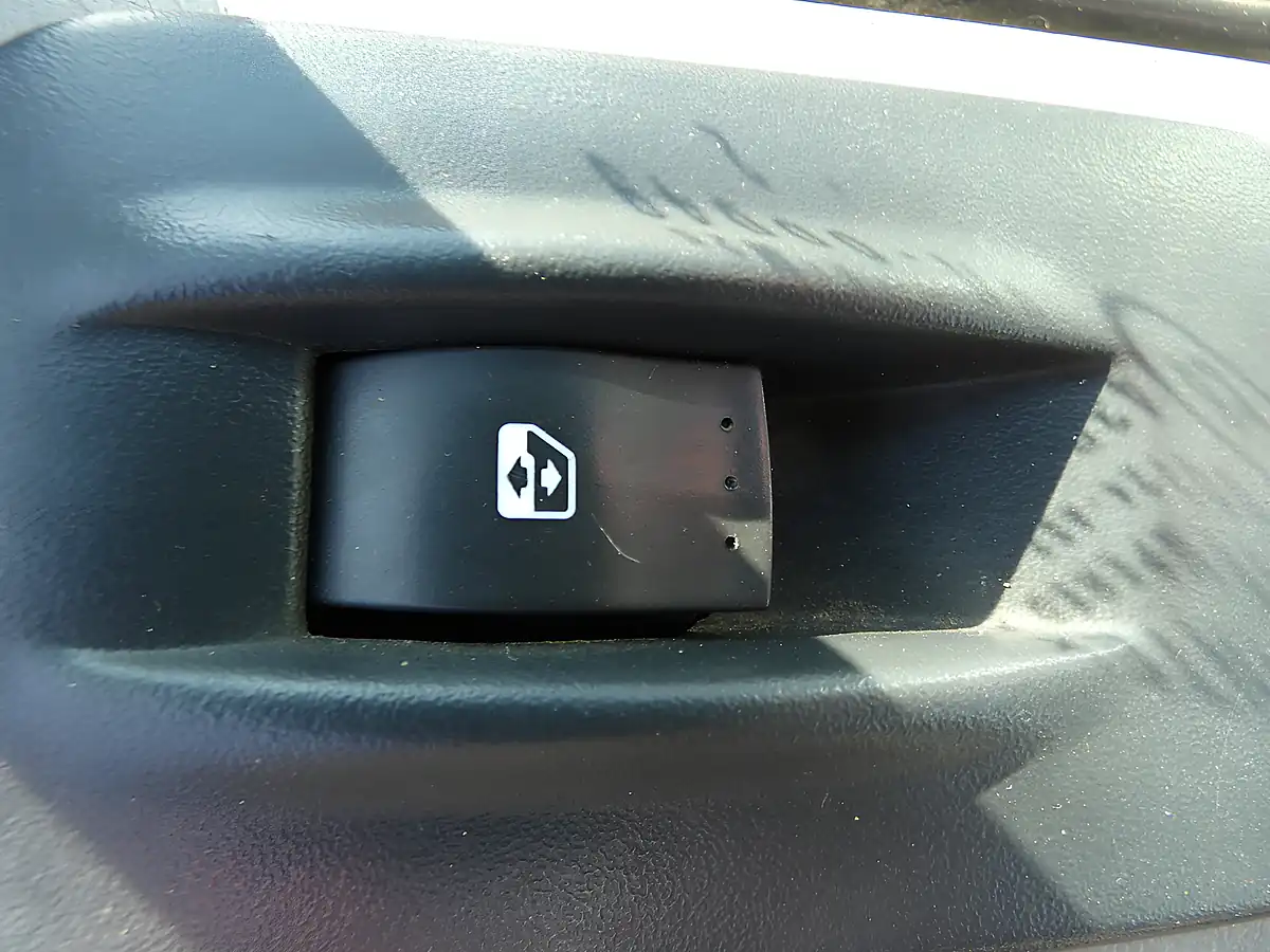 Used 2012 Renault Trafic SL27 Eco L1H1 Swb White - Interior and Exterior details 19