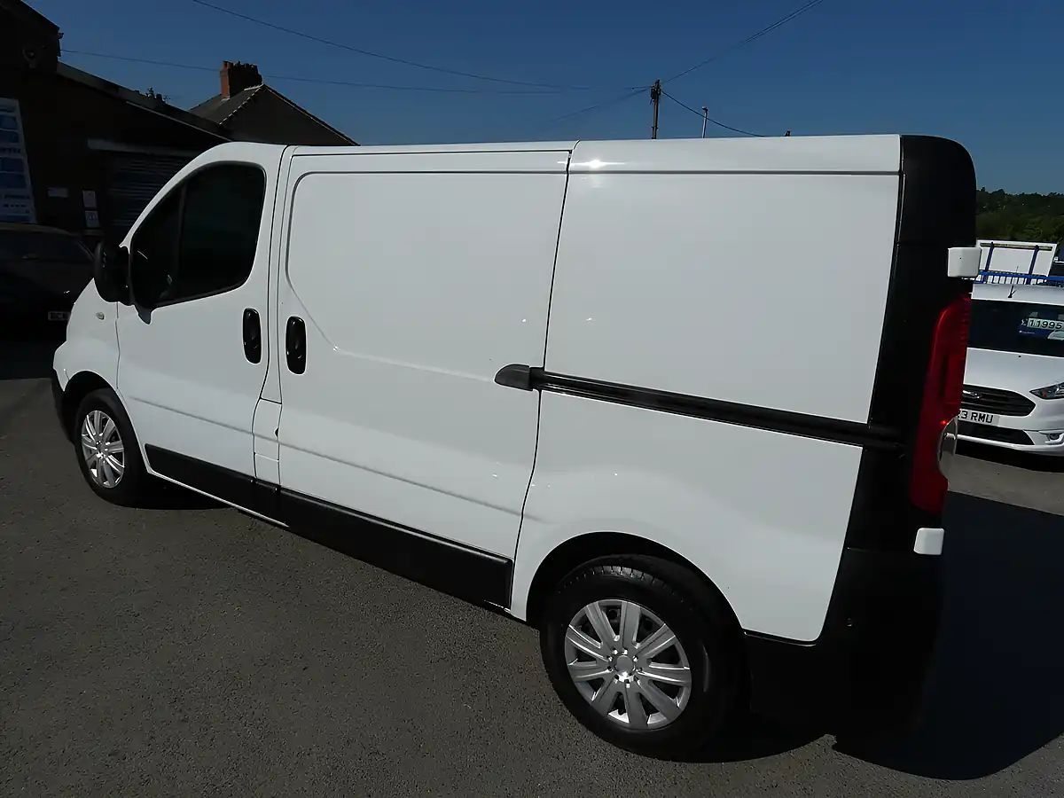Used 2012 Renault Trafic SL27 Eco L1H1 Swb White - Interior and Exterior details 4