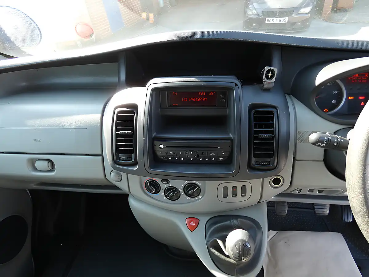 Used 2012 Renault Trafic SL27 Eco L1H1 Swb White - Interior and Exterior details 7