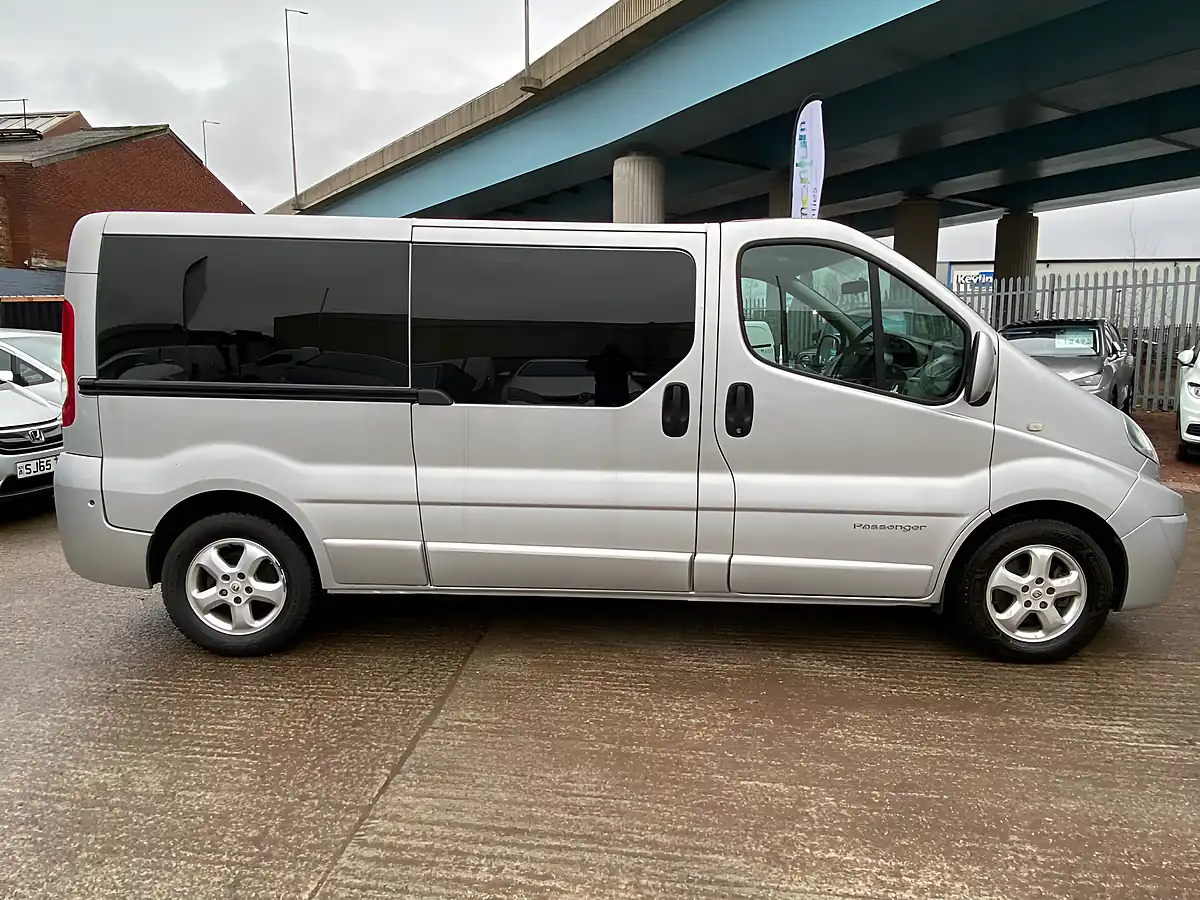 Used 2012 Renault Trafic Sport Silver - Interior and Exterior details 11