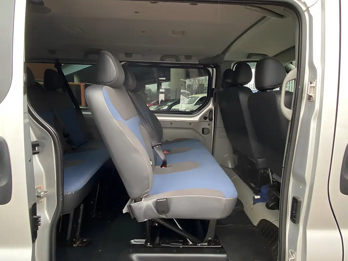 Used 2012 Renault Trafic Sport Silver - Interior and Exterior details 12