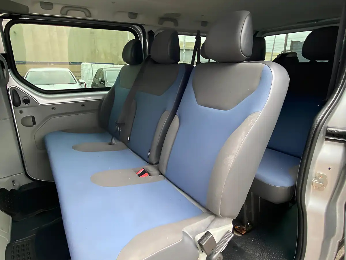 Used 2012 Renault Trafic Sport Silver - Interior and Exterior details 15