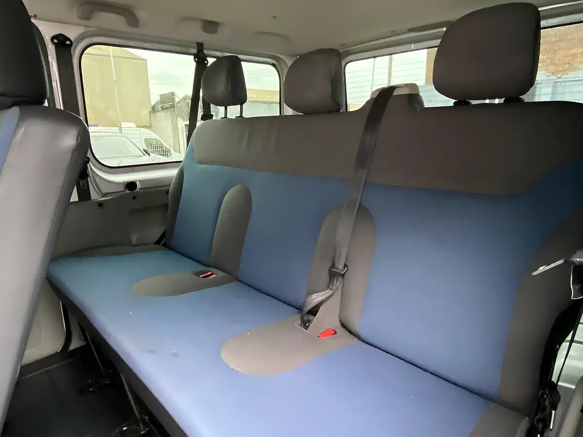 Used 2012 Renault Trafic Sport Silver - Interior and Exterior details 16