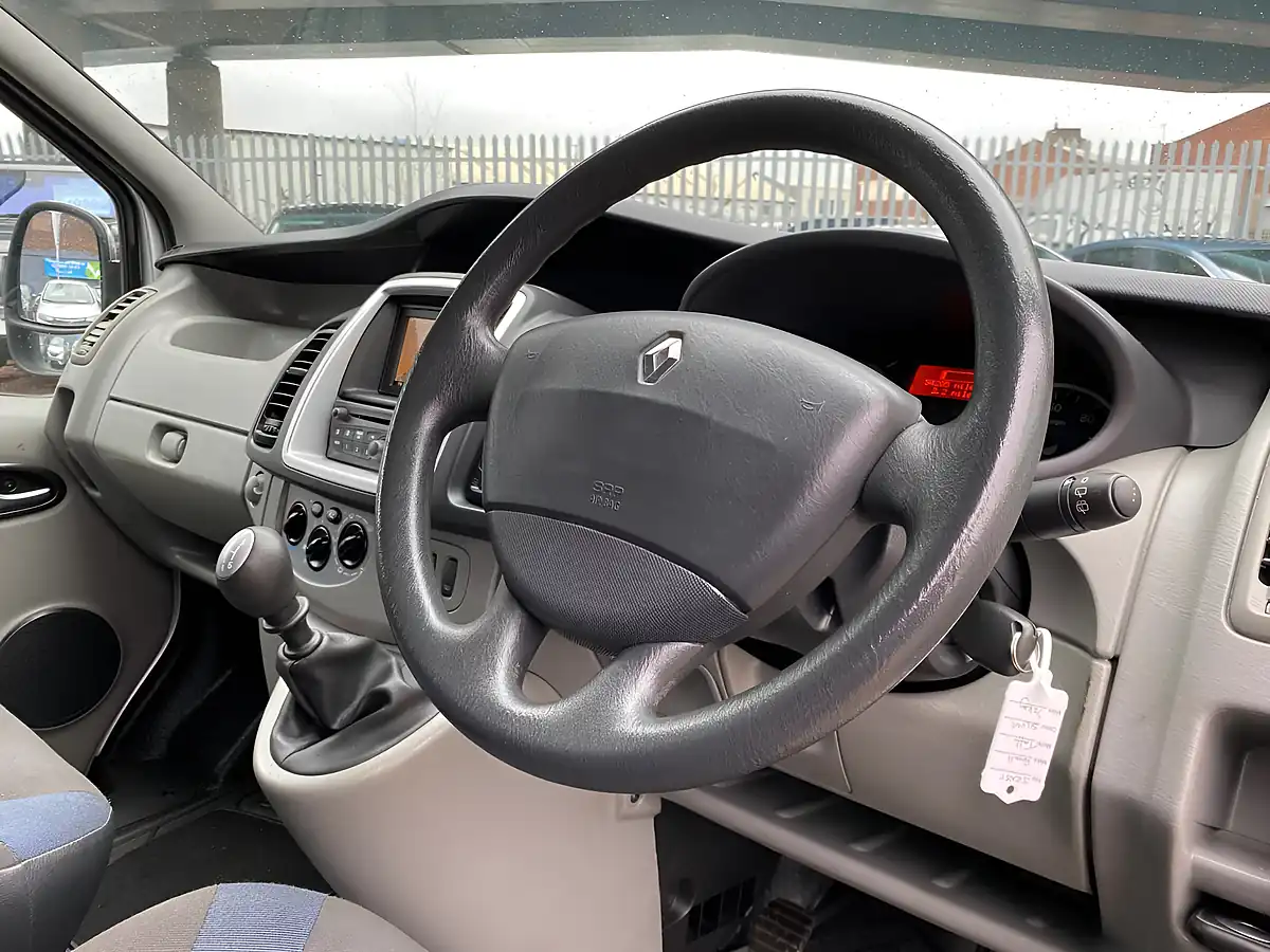 Used 2012 Renault Trafic Sport Silver - Interior and Exterior details 18