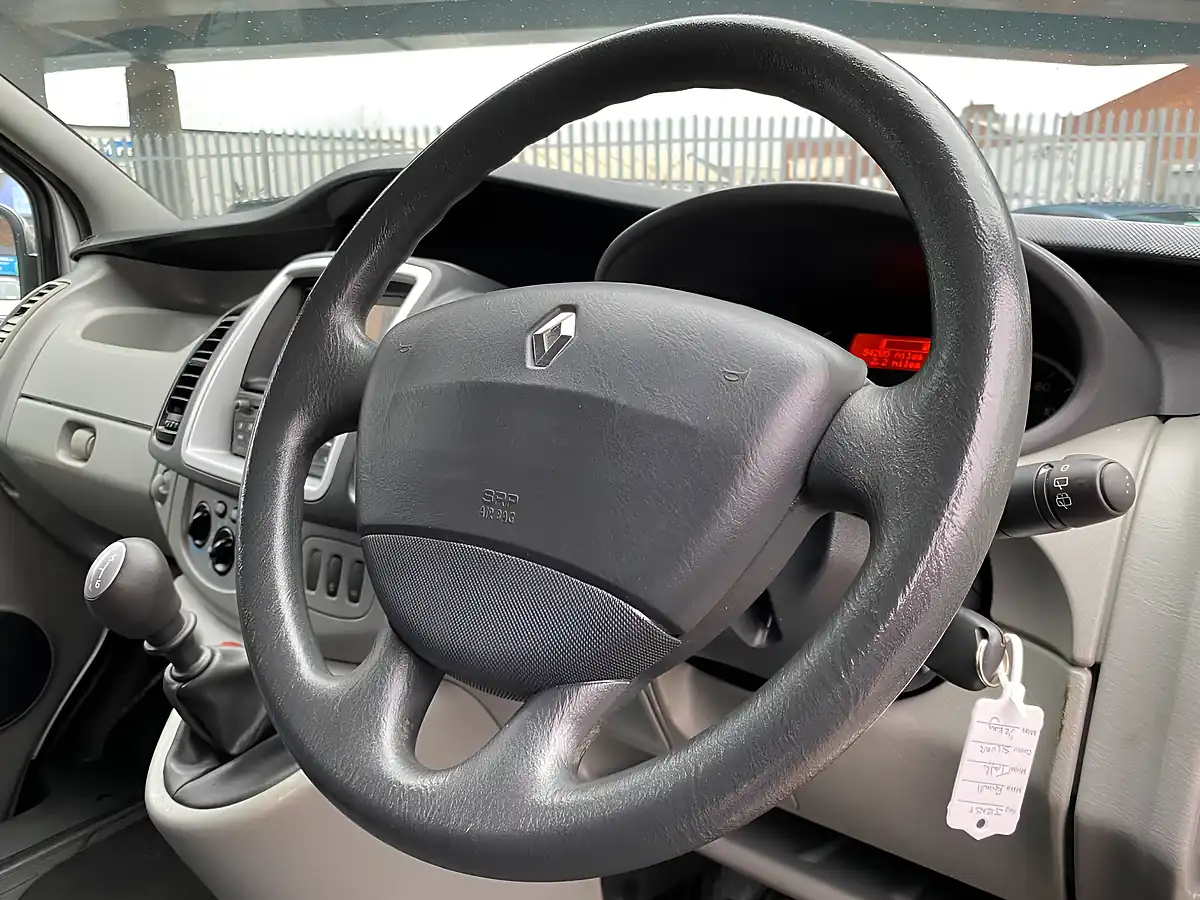Used 2012 Renault Trafic Sport Silver - Interior and Exterior details 20