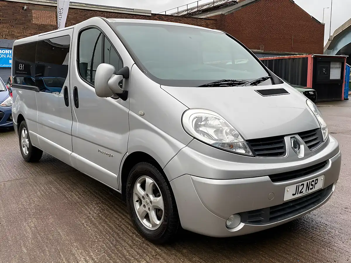 Used 2012 Renault Trafic Sport Silver - Interior and Exterior details 4