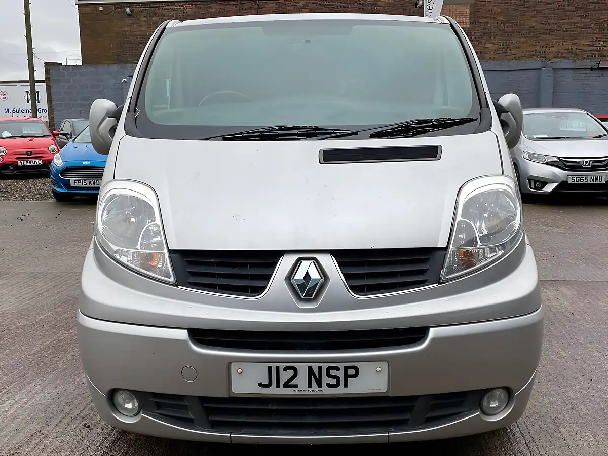 Used 2012 Renault Trafic Sport Silver - Interior and Exterior details 5
