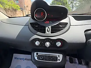 Used 2012 Renault Twingo Dynamique White - Interior and Exterior details 12