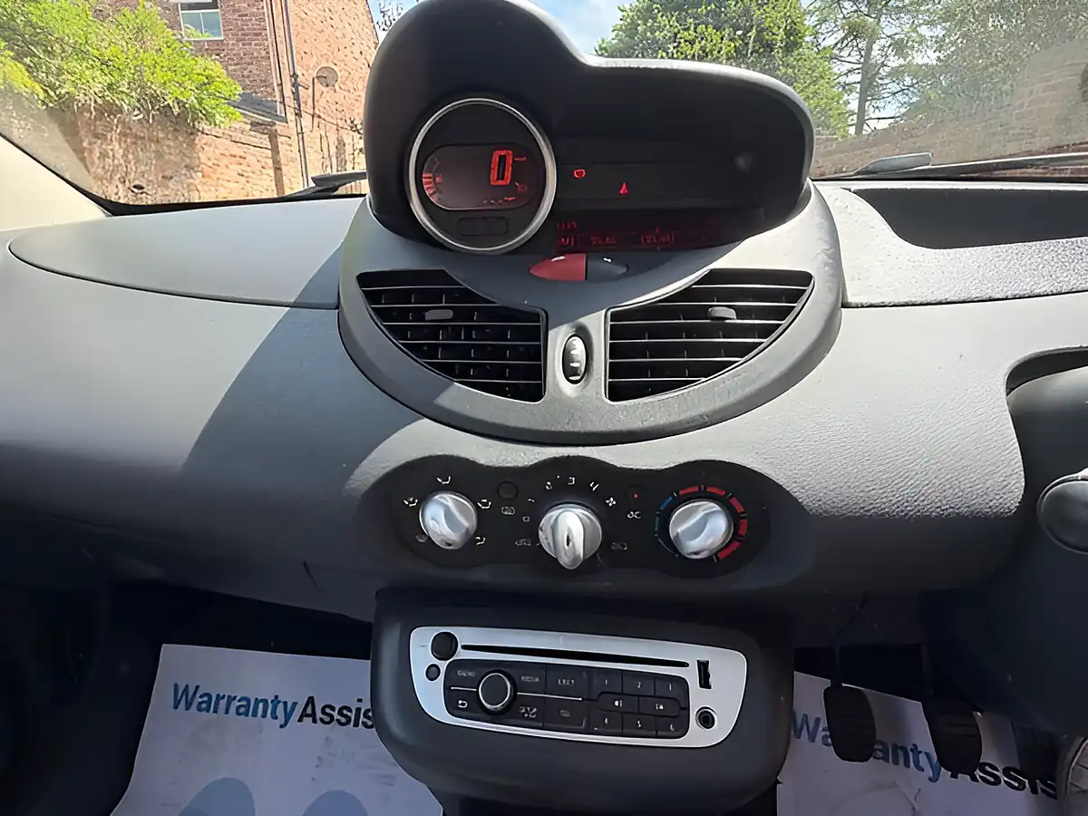 Used 2012 Renault Twingo Dynamique White - Interior and Exterior details 12