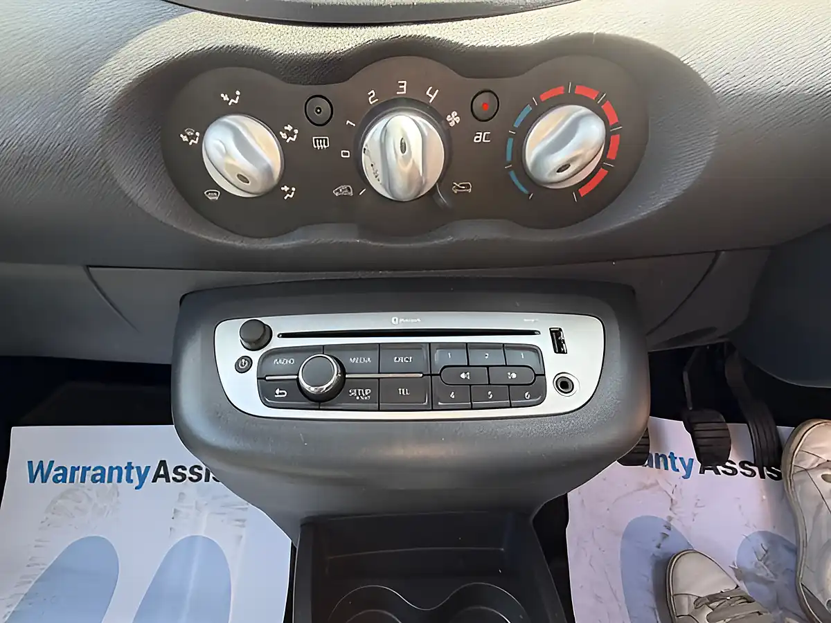 Used 2012 Renault Twingo Dynamique White - Interior and Exterior details 13