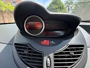 Used 2012 Renault Twingo Dynamique White - Interior and Exterior details 14