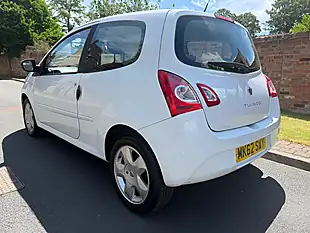 Used 2012 Renault Twingo Dynamique White - Interior and Exterior details 18