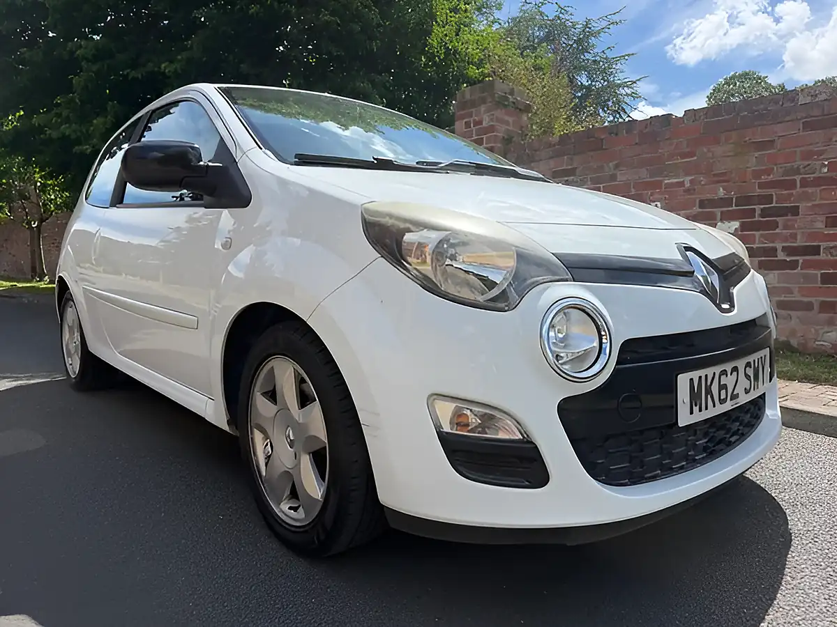Used 2012 Renault Twingo Dynamique White - Interior and Exterior details 2