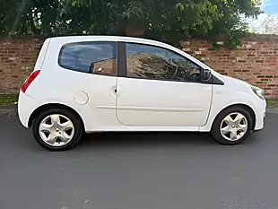 Used 2012 Renault Twingo Dynamique White - Interior and Exterior details 4