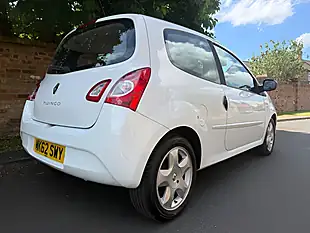 Used 2012 Renault Twingo Dynamique White - Interior and Exterior details 5