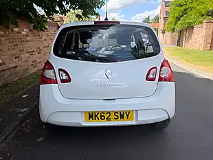 Used 2012 Renault Twingo Dynamique White - Interior and Exterior details 6