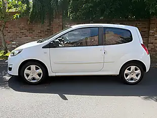 Used 2012 Renault Twingo Dynamique White - Interior and Exterior details 7
