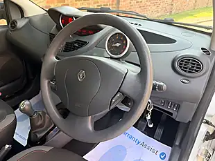 Used 2012 Renault Twingo Dynamique White - Interior and Exterior details 8