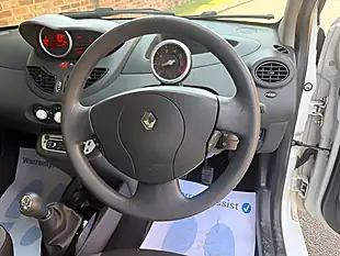 Used 2012 Renault Twingo Dynamique White - Interior and Exterior details 9
