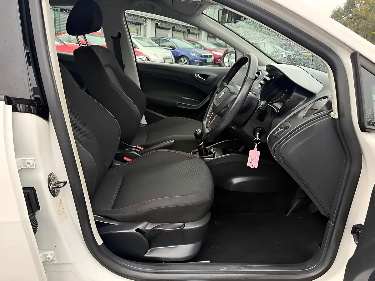 Used 2012 SEAT Ibiza Fr White - Interior and Exterior details 12