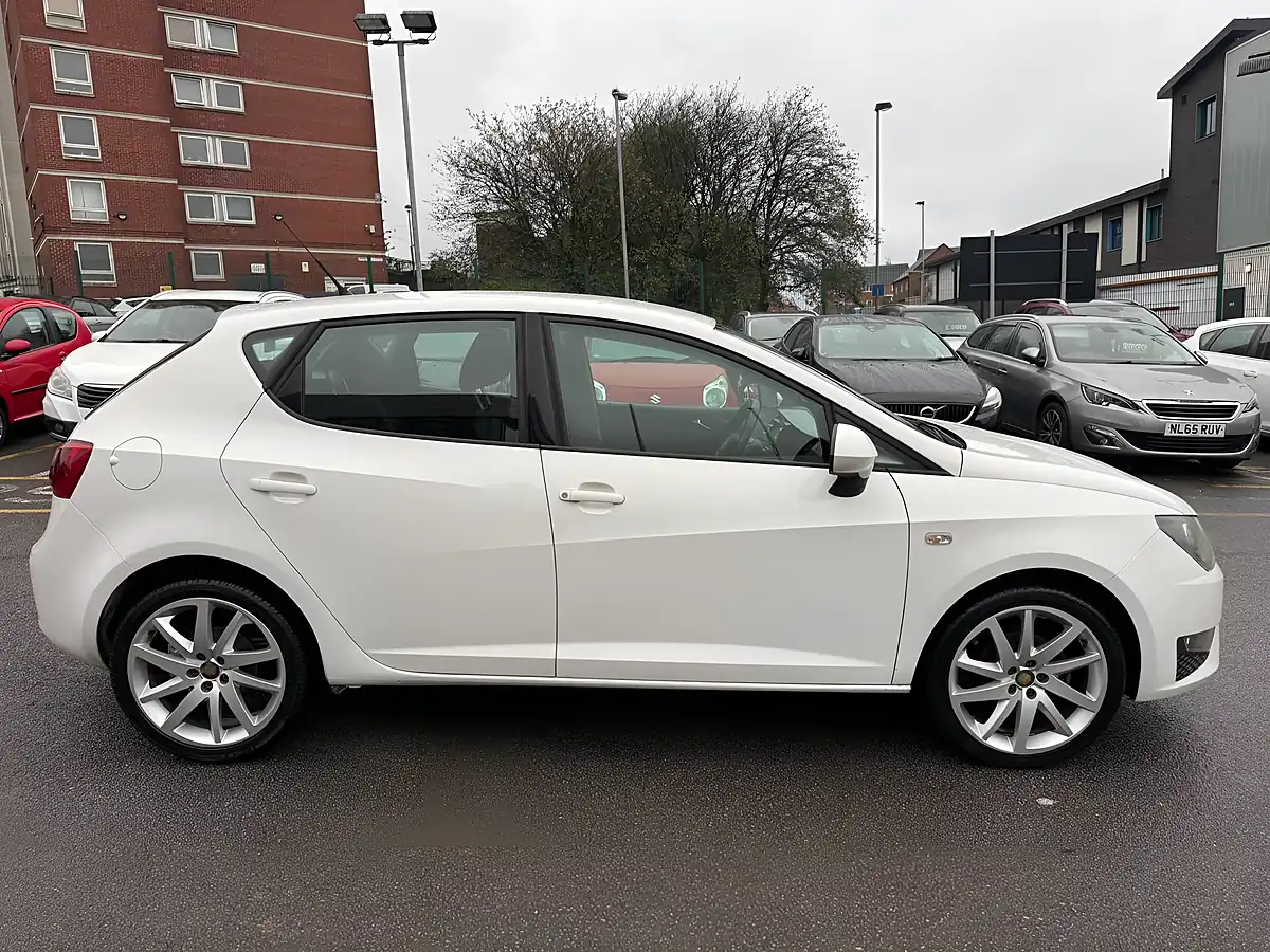 Used 2012 SEAT Ibiza Fr White - Interior and Exterior details 9