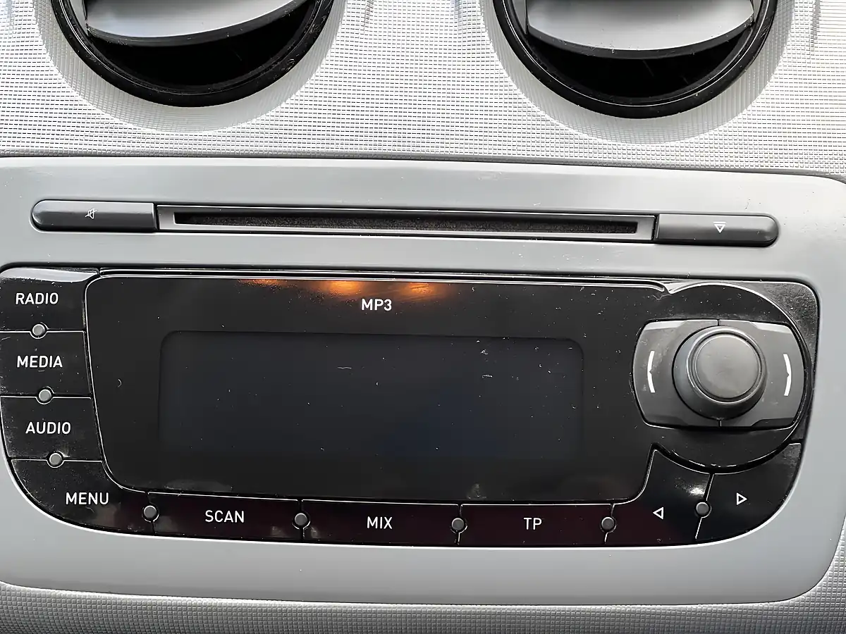 Used 2012 SEAT Ibiza S Red - Interior and Exterior details 15