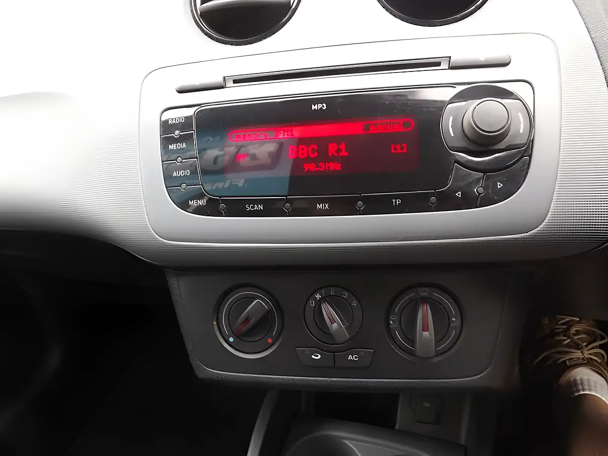 Used 2012 SEAT Ibiza S Silver - Interior and Exterior details 12