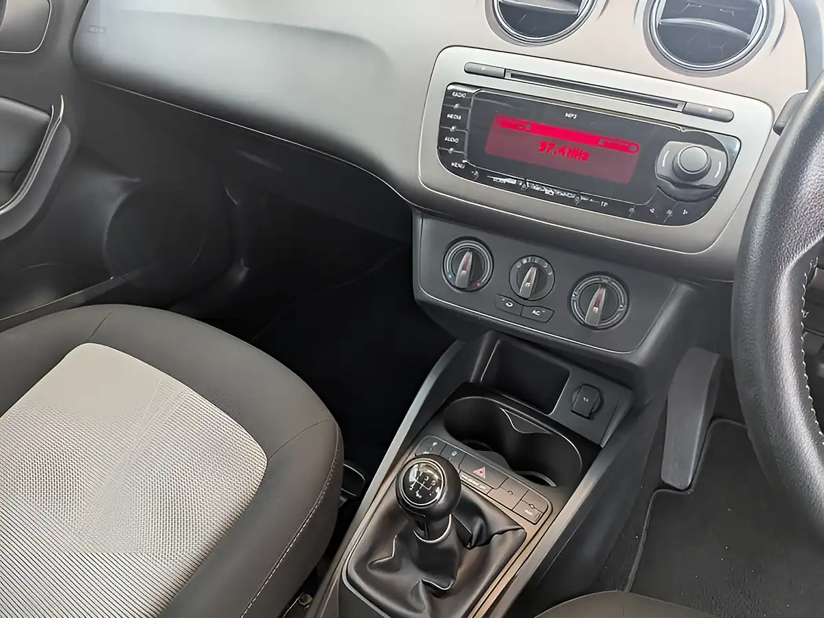 Used 2012 SEAT Ibiza Se White - Interior and Exterior details 12