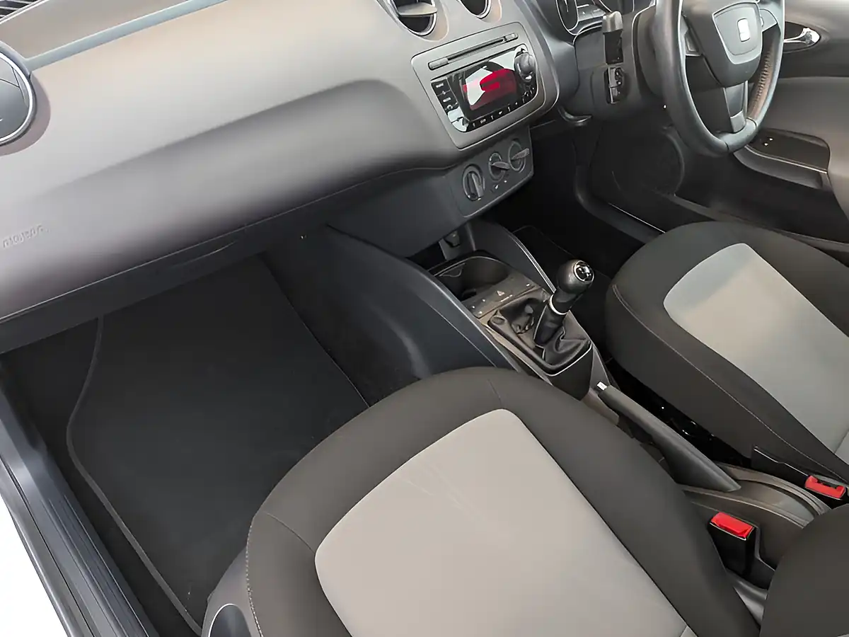 Used 2012 SEAT Ibiza Se White - Interior and Exterior details 17