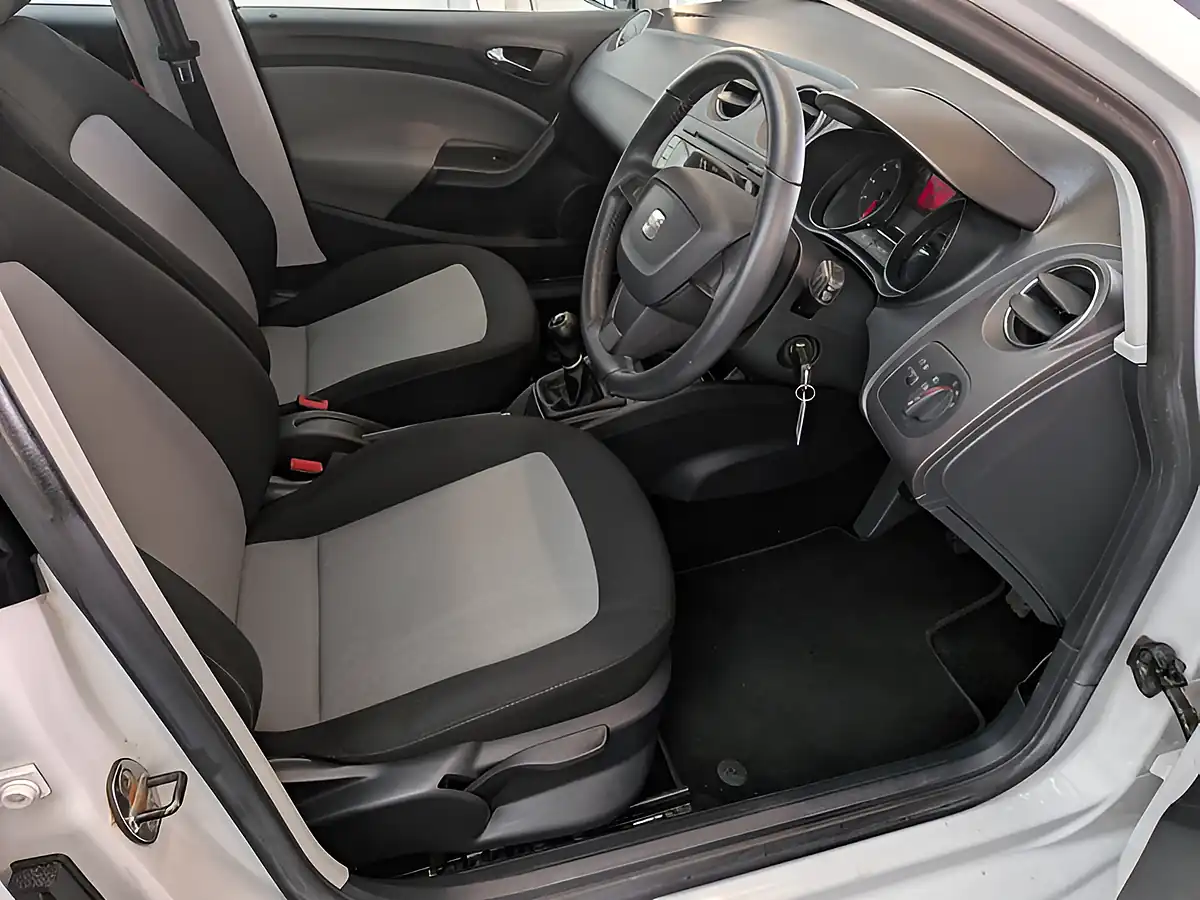 Used 2012 SEAT Ibiza Se White - Interior and Exterior details 9